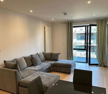 Docklands Apartment | Royal wharf
