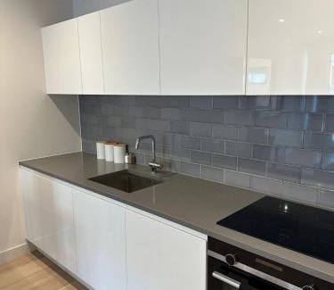 Docklands Apartment | Royal wharf
