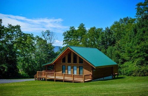 Davis House | ✧Royale Cabin- KING bed, hot tub, NO CLEANING FEE