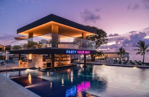 Paradise View Hotel | Royalton CHIC Antigua, An Autograph Collection All-Inclusive Resort - Adults Only