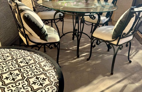 Sunset Farms House | Royalty in Black & White w/Pool, 11 BED & Games & Events Allowed