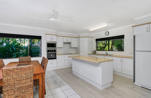 Trinity Beach Apartment | Roydon Beachfront Apartments