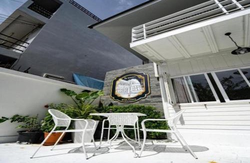Wat Bowon Niwet Hotel | RQ Timeless Dinsor Cultural Heritage House
