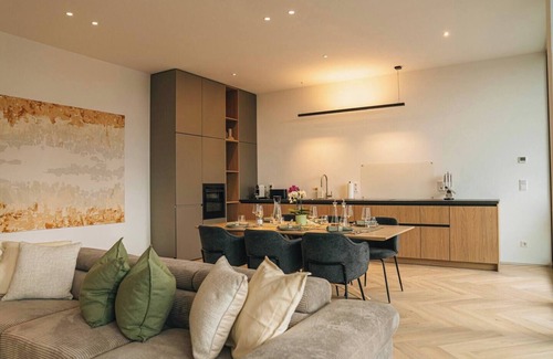 Magdeburg Apartment | RR | The Penthouse | Luxe 105 m² | Central | WIFI