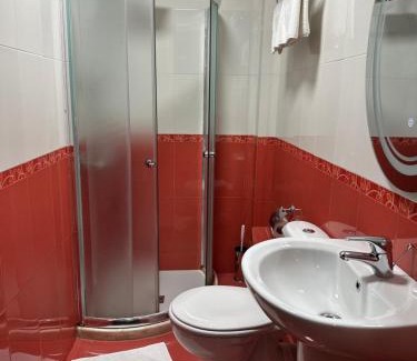 Tushemisht Hotel | Rritja e Koranit