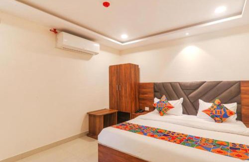 Indira Nagar Hotel | RROOMS Rachna Inn