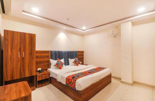 Indira Nagar Hotel | RROOMS Rachna Inn