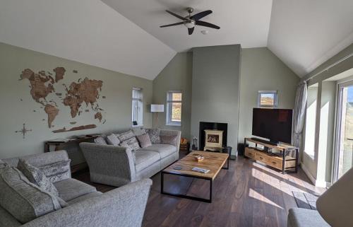 Caroy House | Ruadh