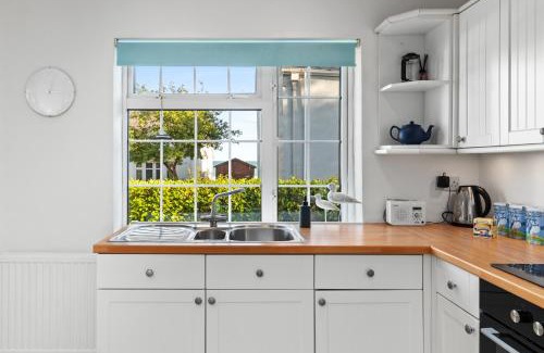 Saundersfoot House | Ruby Cottage - Beachside Cottage with Views