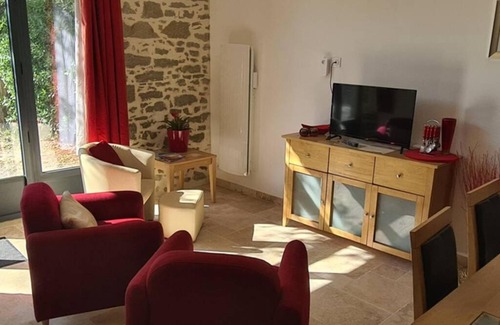 Sainte-Eulalie Apartment | Ruby - Gîte 2 chambres dans vieux prieuré près de Carcassonne