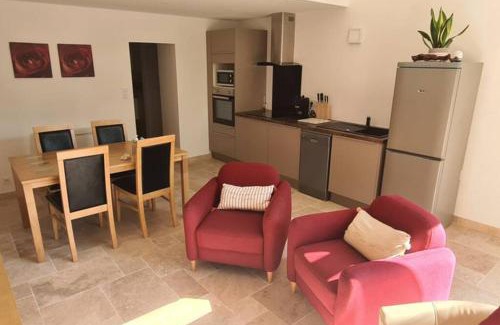 Sainte-Eulalie Apartment | Ruby - Gîte 2 chambres dans vieux prieuré près de Carcassonne