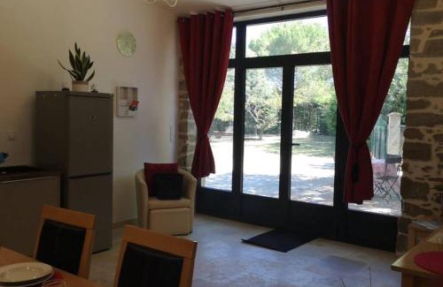 Sainte-Eulalie Apartment | Ruby - Gîte 2 chambres dans vieux prieuré près de Carcassonne