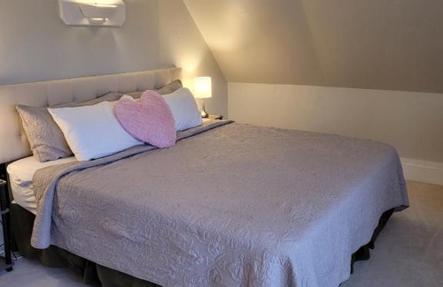 Gananoque Bed & Breakfast | Ruby Manor Bed & Breakfast