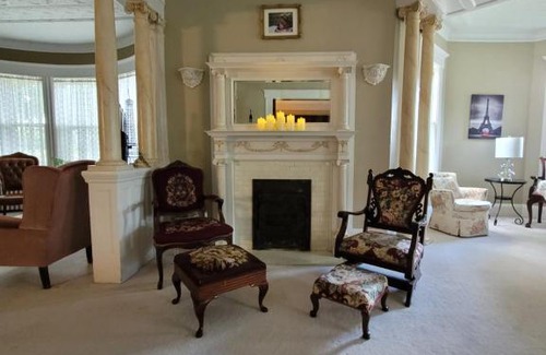 Gananoque Bed & Breakfast | Ruby Manor Bed & Breakfast