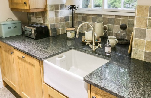Sedbergh Cottage | RUBYS COTTAGE, pet friendly, with open fire in Sedbergh