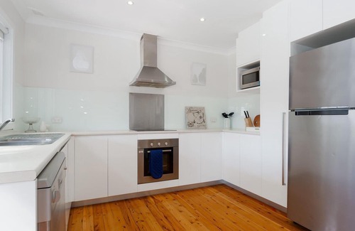 Nelson Bay House | Rubys Retreat, 44 Achilles Street - pet friendly, aircon, wifi & boat parking