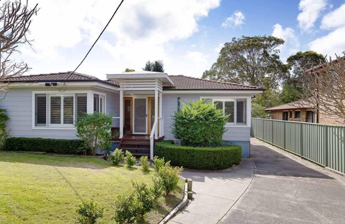 Nelson Bay House | Rubys Retreat, 44 Achilles Street - pet friendly, aircon, wifi & boat parking