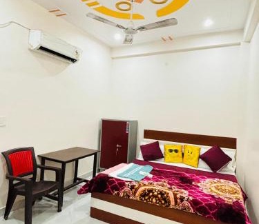 Faizabad House | Rudra Prabha Guest House front of Ram Mandir VIP gate number 11 Ayodhya dham railway station 200 metre