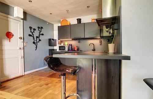Colombier - Champ de Mars Apartment | Rue d'Isly