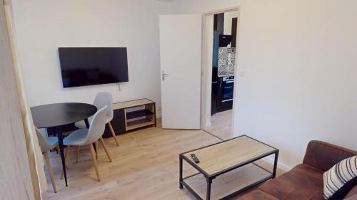 Anatole France Danton Apartment | Rue du Général Sarrail - F2