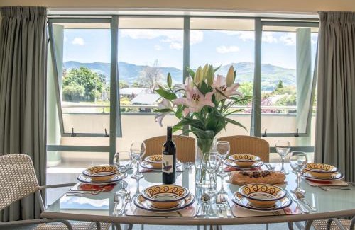 Akaroa House | Rue Noyer Lookout - Akaroa Holiday Home