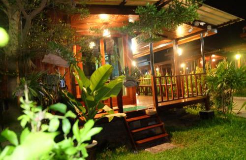 Prachuap Khiri Khan House | Ruen Orathai Resort