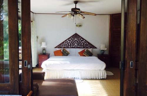 Chakphong Resort | Ruen Thai Rim Haad