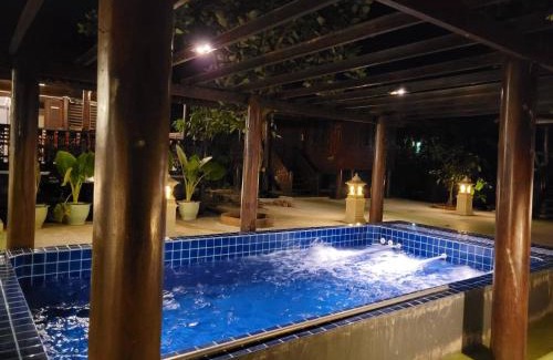 Suan Luang Bed & Breakfast | Ruenthai Ampawa
