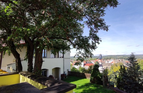 Naumburg Apartment | Ruhig Gelegene Wohnung, mit Blick in die Weinberge und ins Saaletal