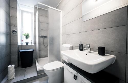 Abtnaundorf Apartment | Ruhige 2 Schlafzimmer Wohnung: 5 Einzelbetten + Küche, modernes Bad, TV, Waschmaschine