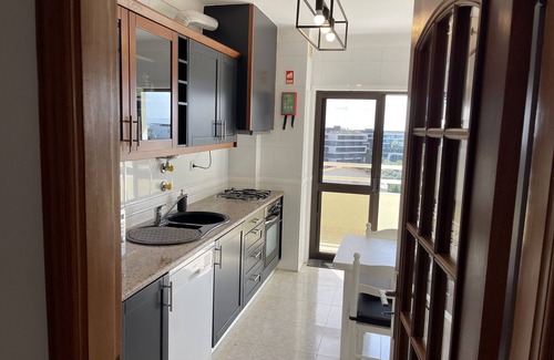 Alvor Apartment | Ruhige Sonnige 2-zimmer Wohnung in Alvor mit Atemberaubenden Blick auf den Ozean