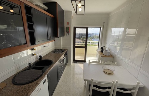 Alvor Apartment | Ruhige Sonnige 2-zimmer Wohnung in Alvor mit Atemberaubenden Blick auf den Ozean