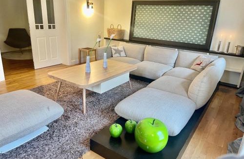 Wiesens House | Ruhiges Landhaus am Wald mit Garten mit Schlafzimmer und Schlafnische