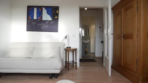 Wilmersdorf House | Ruhiges Zimmer in Nähe Kurfürstendamm mit eigener Regendusche