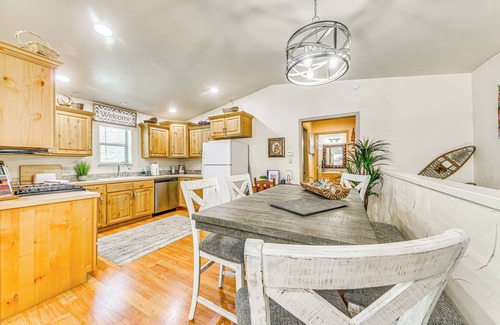 Ruidoso Cabin | Ruidoso Cabin Rental w/Hot Tub: Near Midtown!