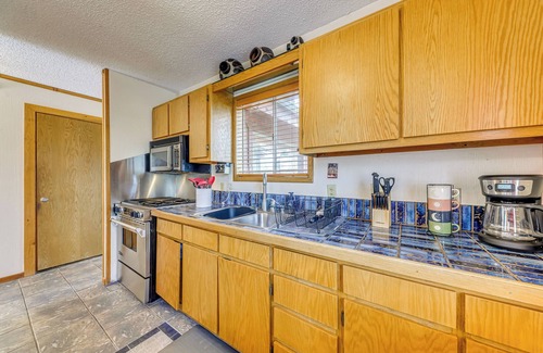 Ruidoso Cottage | Ruidoso Cabin w/Deck ~ 1 Mi to Midtown!