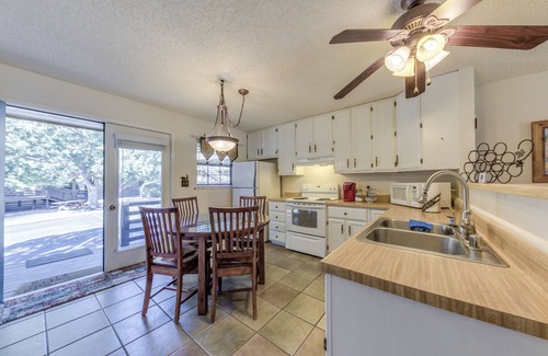 Ruidoso Apartment | Ruidoso Condo w/Golf View ~ 17 Mi to Ski Apache!