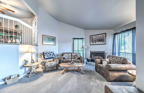 Ruidoso Downs Condo | Ruidoso Downs Condo w/ Mtn View + Balcony!