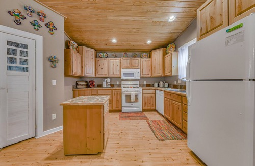 Ruidoso House | Ruidoso Mountain Cabin w/Deck, 1 Mi to Hiking