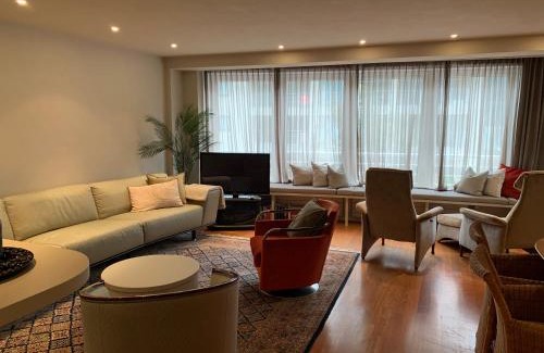 Knokke Apartment | Ruim appartement vlakbij zee met parking