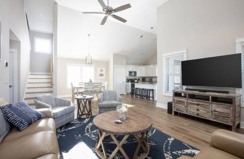 South Nags Head House | Rum-DCA 600 ft to Beach with Hot Tub and Backyard