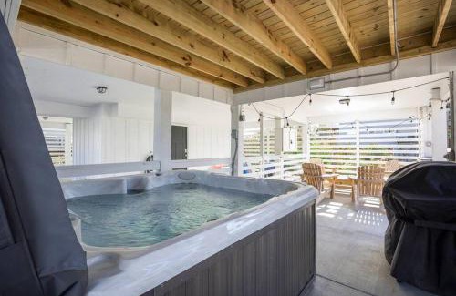 South Nags Head House | Rum-DCA 600 ft to Beach with Hot Tub and Backyard