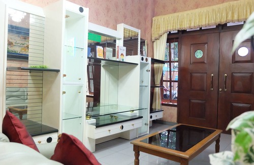 Yogyakarta House | Rumah 6 Kamar Full AC Timbur 5 Mnt Titik Nol Yogya