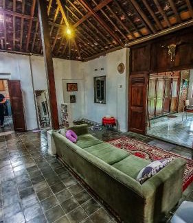 Purworejo House | Rumah Gaharu - Wetan