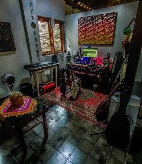 Purworejo House | Rumah Gaharu - Wetan