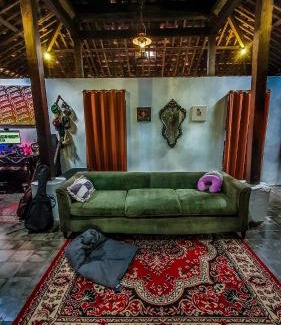 Purworejo House | Rumah Gaharu - Wetan