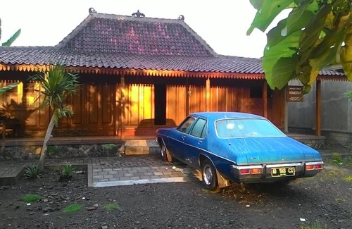 Sleman House | Rumah Limas