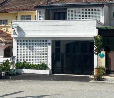 Sepang House | RUMAH MAWAR by IMPIAN HOMESTAY KLIA-SALAK TINGGI-NILAI