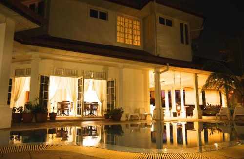 Kota Warisan Bed & Breakfast | Rumah Putih B&B near KLIA