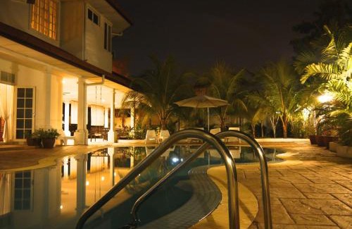 Kota Warisan Bed & Breakfast | Rumah Putih B&B near KLIA